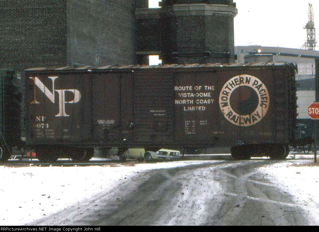 1032-33 NP 8074 on BN passing Mpls GN Depot