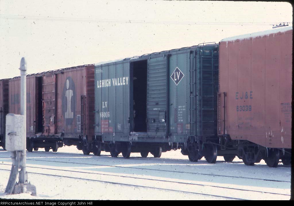 1037-04 LV 66016 at Minnesota Transfer Yard