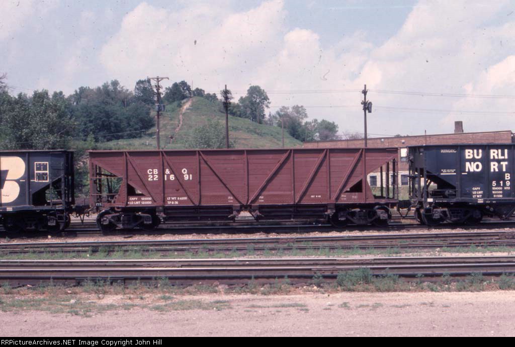 1074-34 CB&Q Hopper at Daytons Bluff