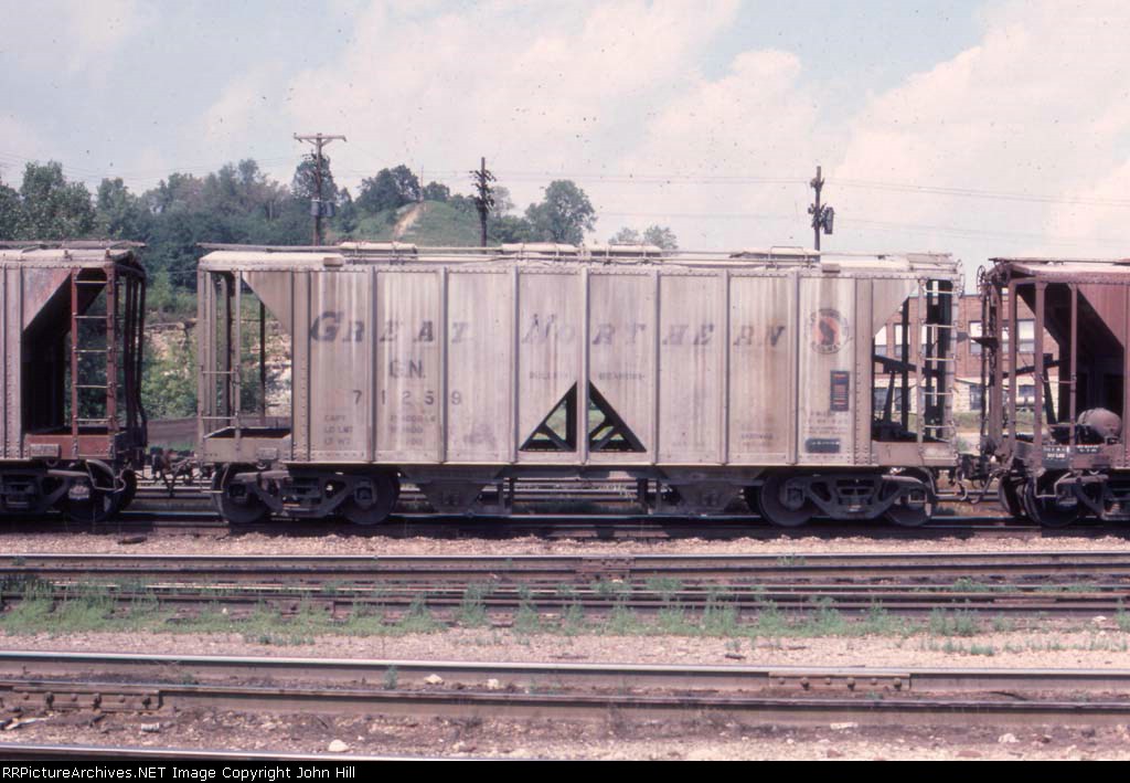 1074-36 GN Covered Hopper at Daytons Bluff