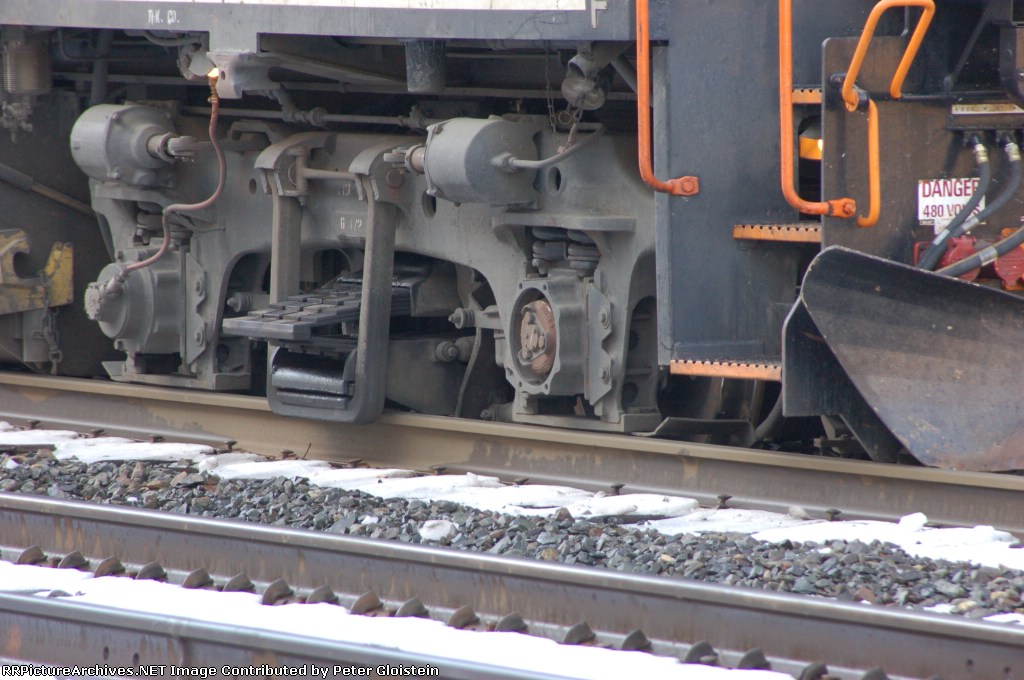 1252 engine  on the ground to