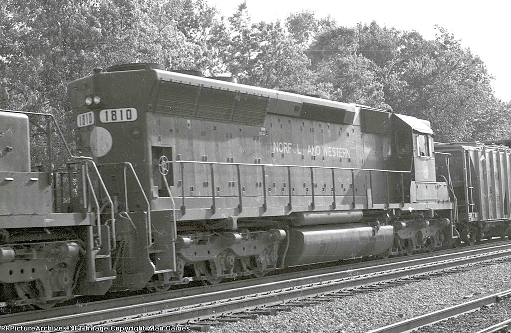 N&W SD-45 1810