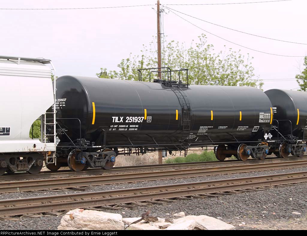 TILX 251937 in a WB manifest into Alfalfa yard at 3:00pm