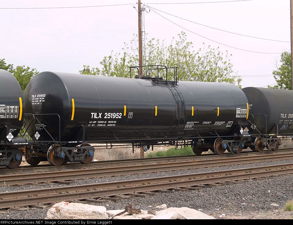 TILX 251952 in a WB manifest into Alfalfa yard at 3:00pm