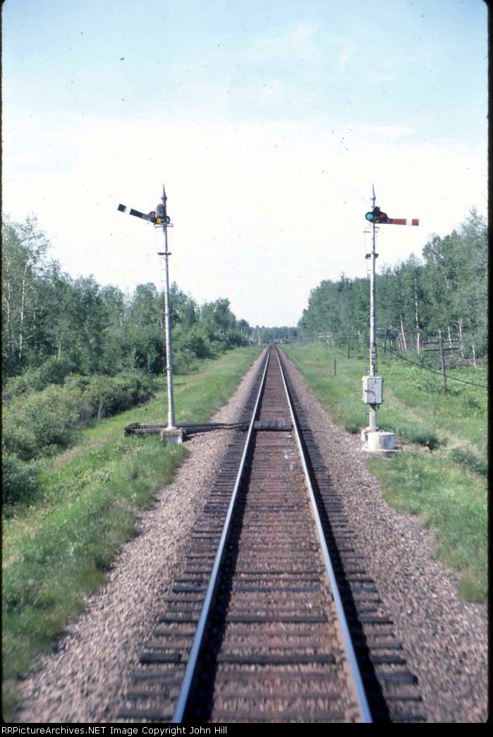1059-09 Signal viewed from northbound Amtrak "Arrowhead"