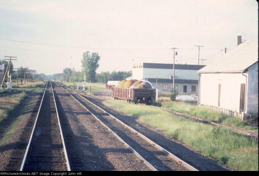 1064-19 Interesting gondola load (large metal anchorage bouys?) seen from back of southbound Amtrak "Arrowhead"