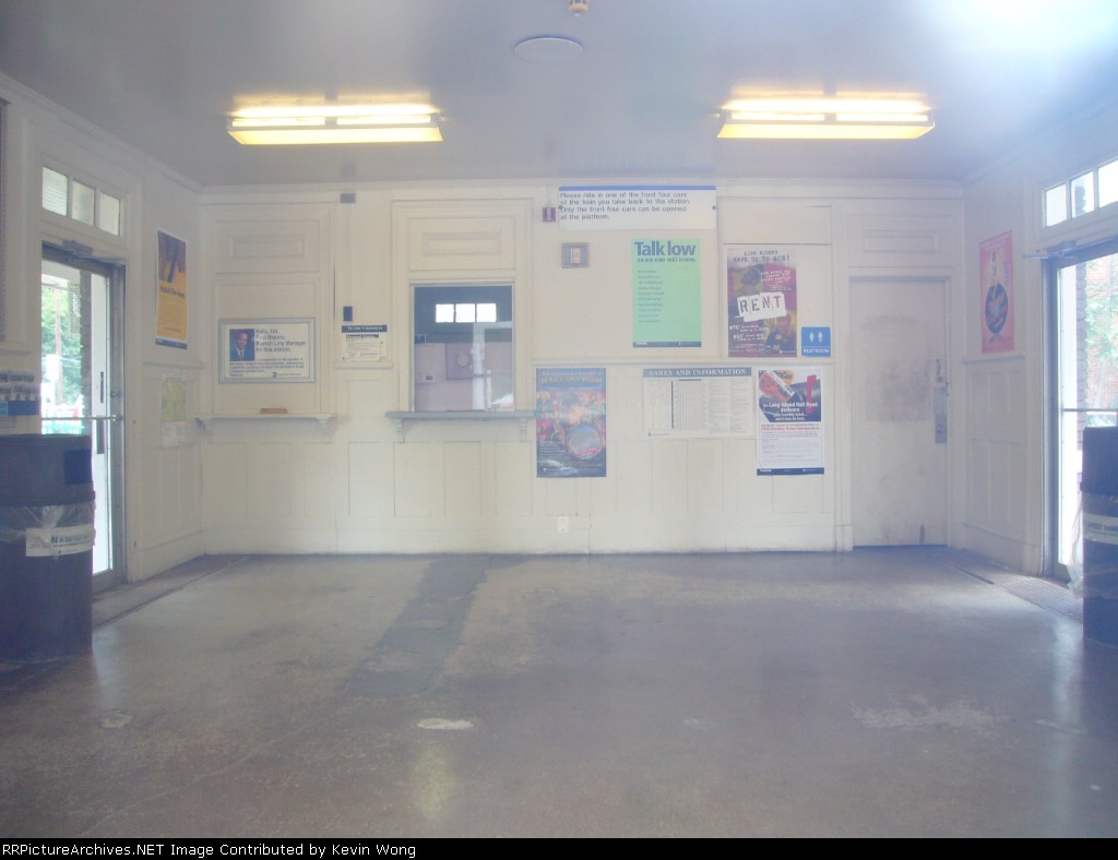 Kew Gardens station house interior