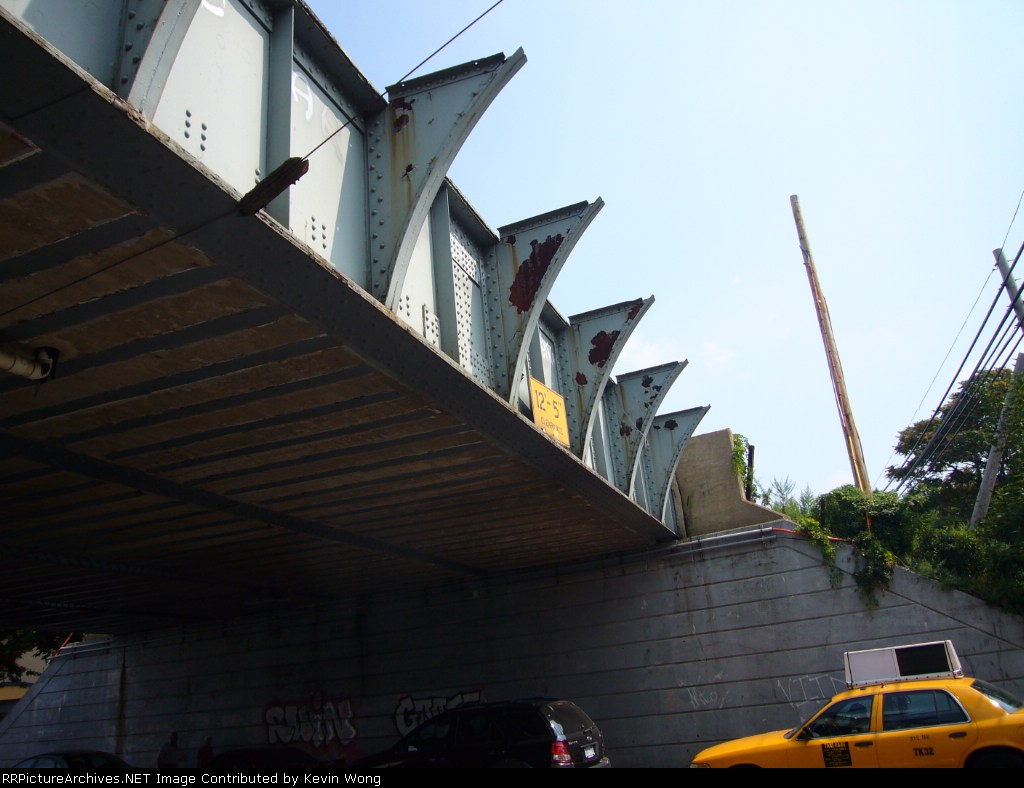 Side trusses once held platforms
