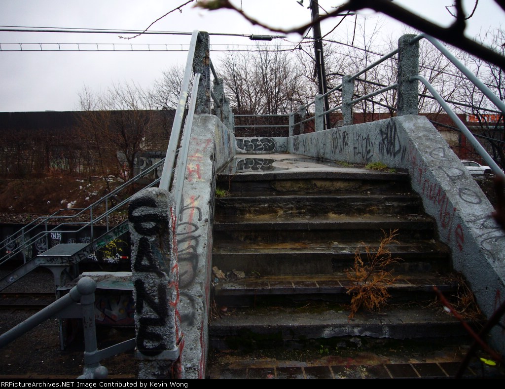 The closed footbridge