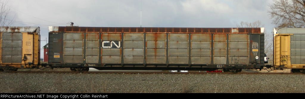 CN 704372
