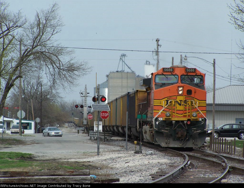 BNSF 5686