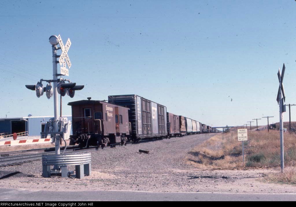 1092-15 Eastbound UP freight