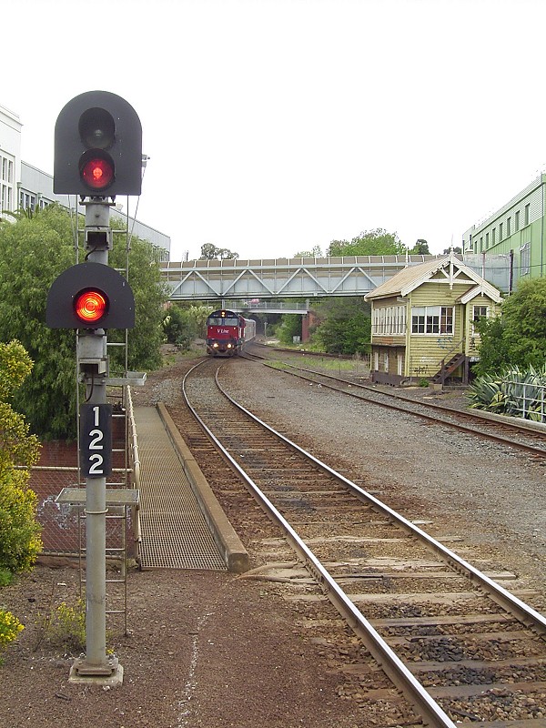 N467 arrives at Geelong