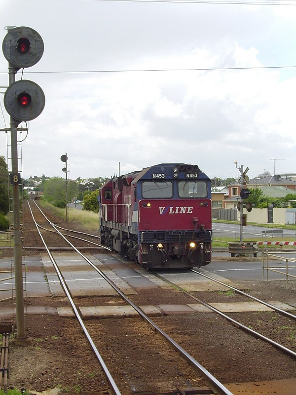 N453 on road crossing