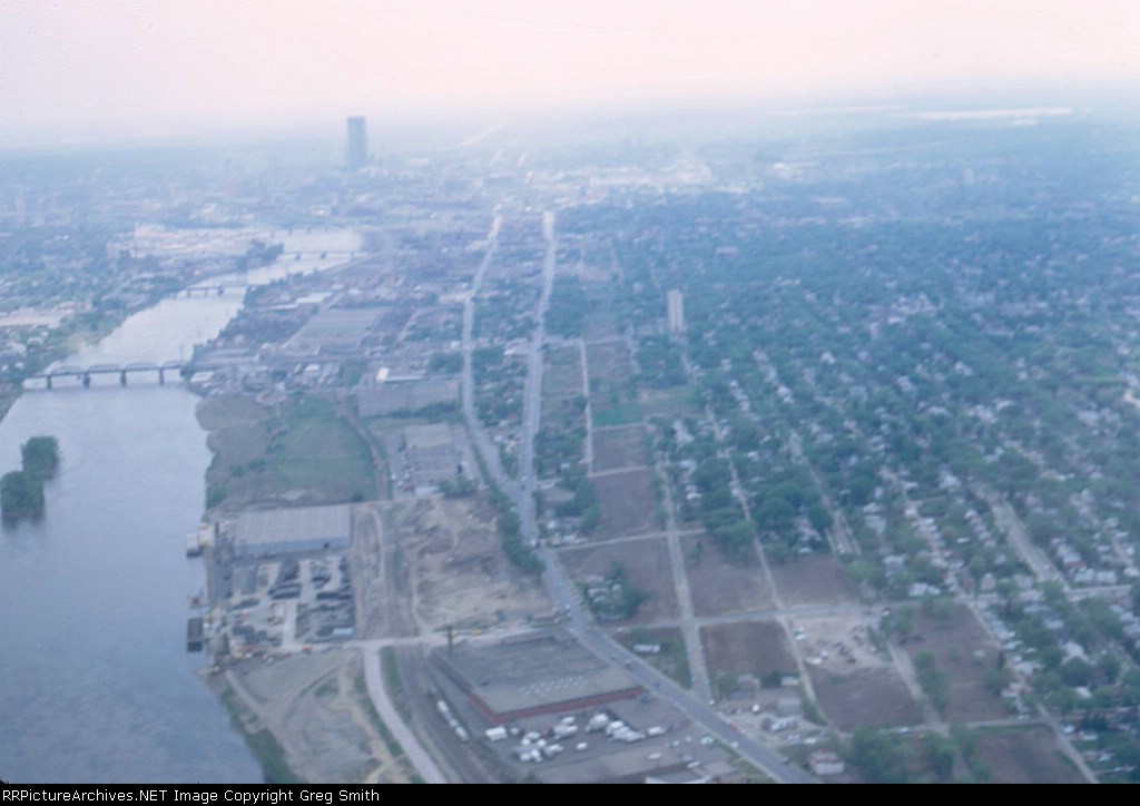 Looking south along the Mississippi in North Minneapolis