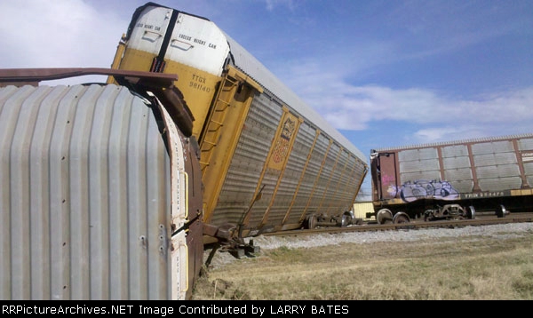 Conrail-UP G.M. Car Derailment 2
