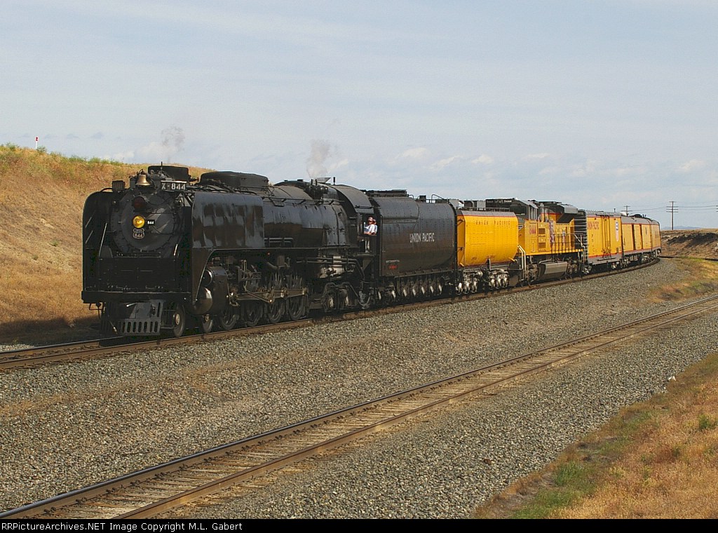 UP 844 glides downgrade