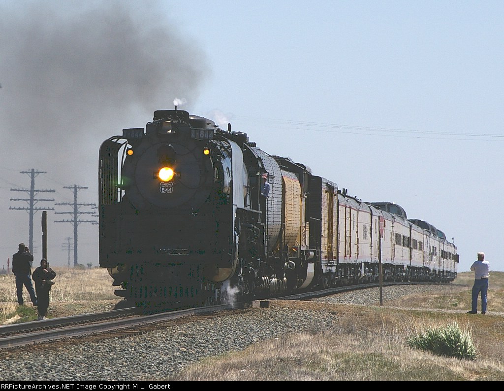 Hungry railfans await there photo op's