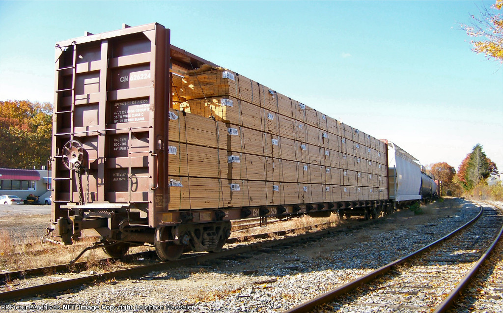CN 626224 with a Weyerhaeuser lumber load