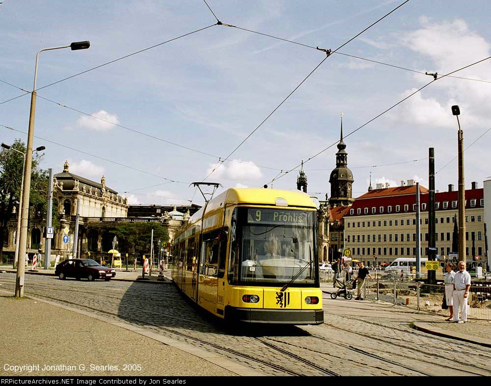 Siemens NGT8DD Tram Working For DVB (Dresden transit) At Postplatz