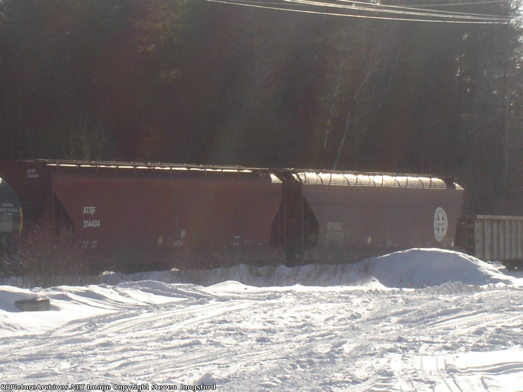 COVERED HOPPERS AT WINTHROP JCT.