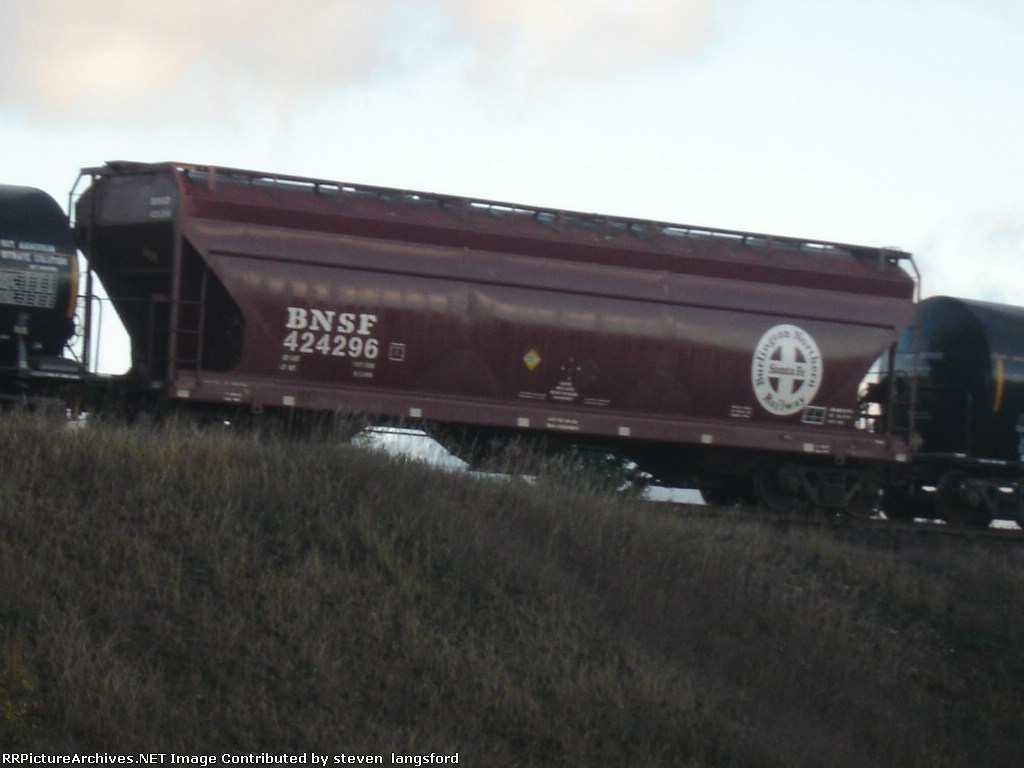 BNSF COVERED HOPPER # 424296