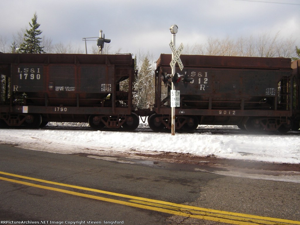 LS&I ORE CARS # 9012 & # 1790