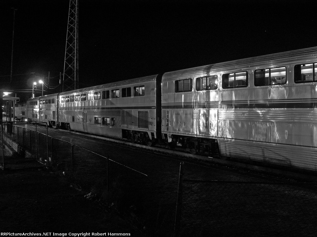 AMTK 80 leading City of New Orleans northbound