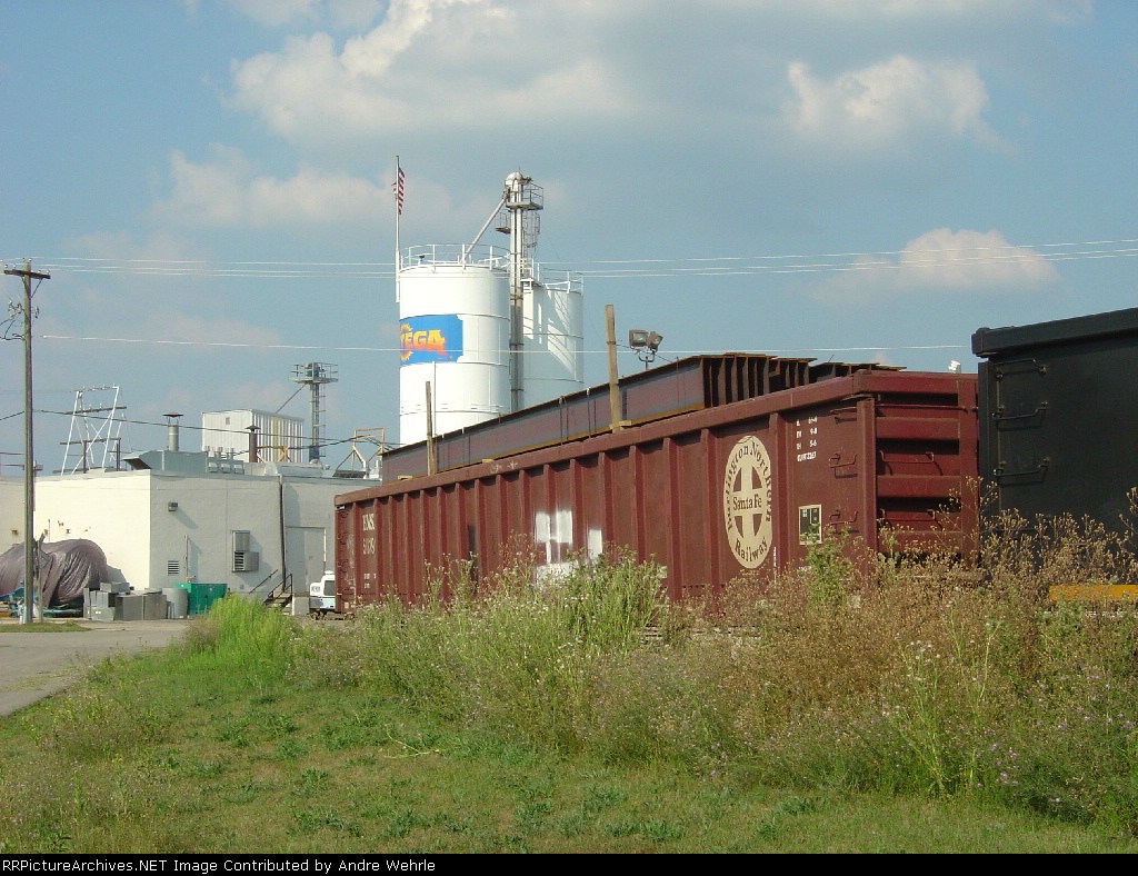 BNSF 518192 loaded with steel for ZJ