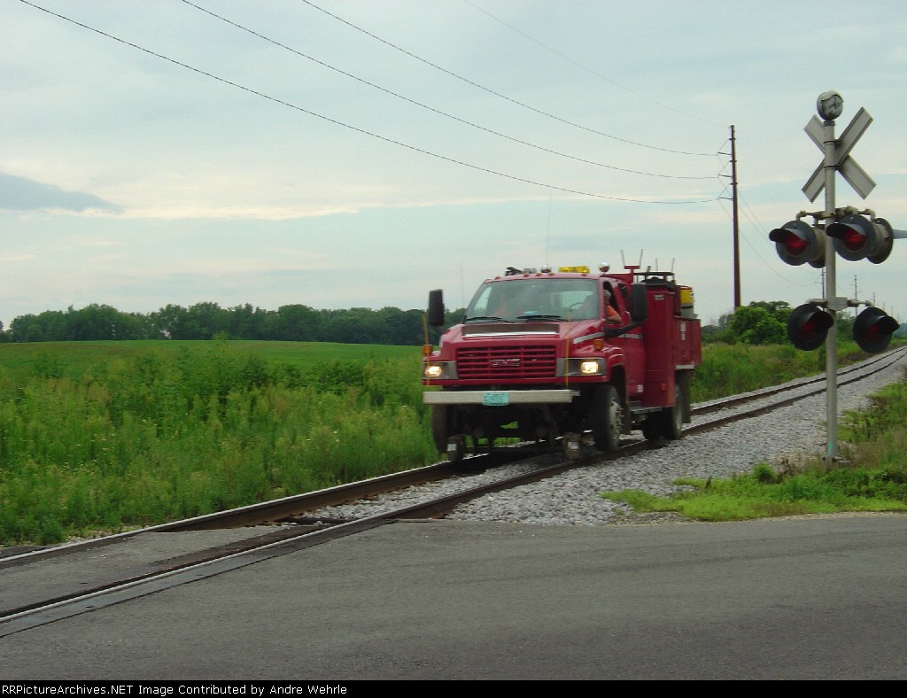 WSOR hi-rail approaching Door Creek Road