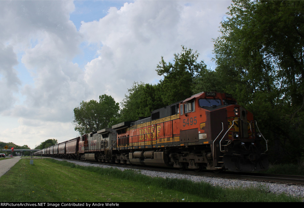BNSF 5495 trails the "earthworm" of loaded grain hoppers