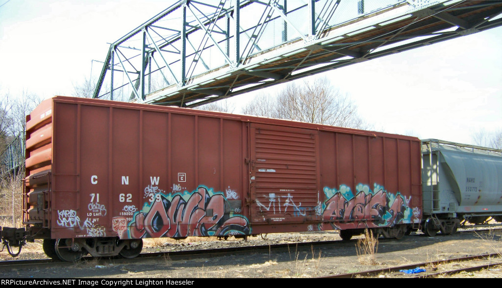 CNW 716239 under the footbridge