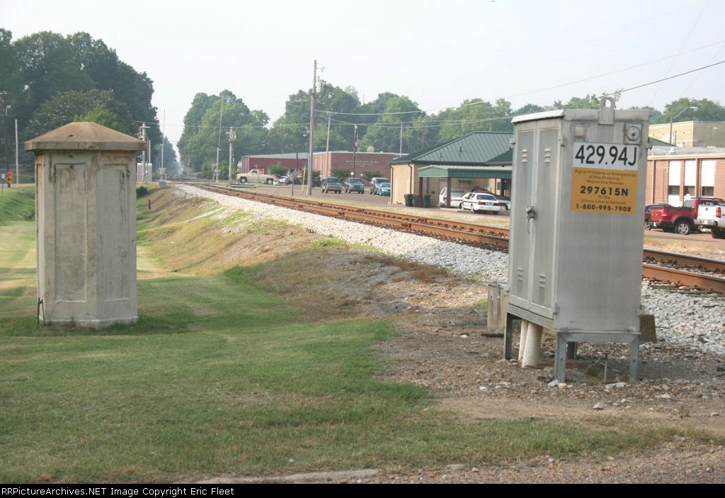 IC's old concrete telephone booth