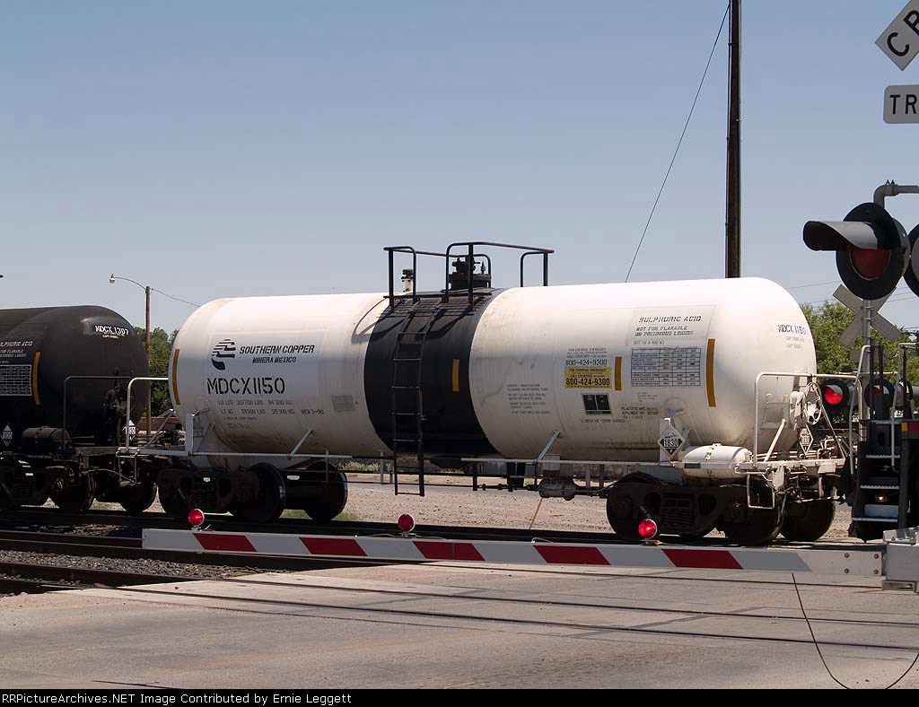 MDCX 1150 in a switch group out of Alfalfa yard at 11:44am
