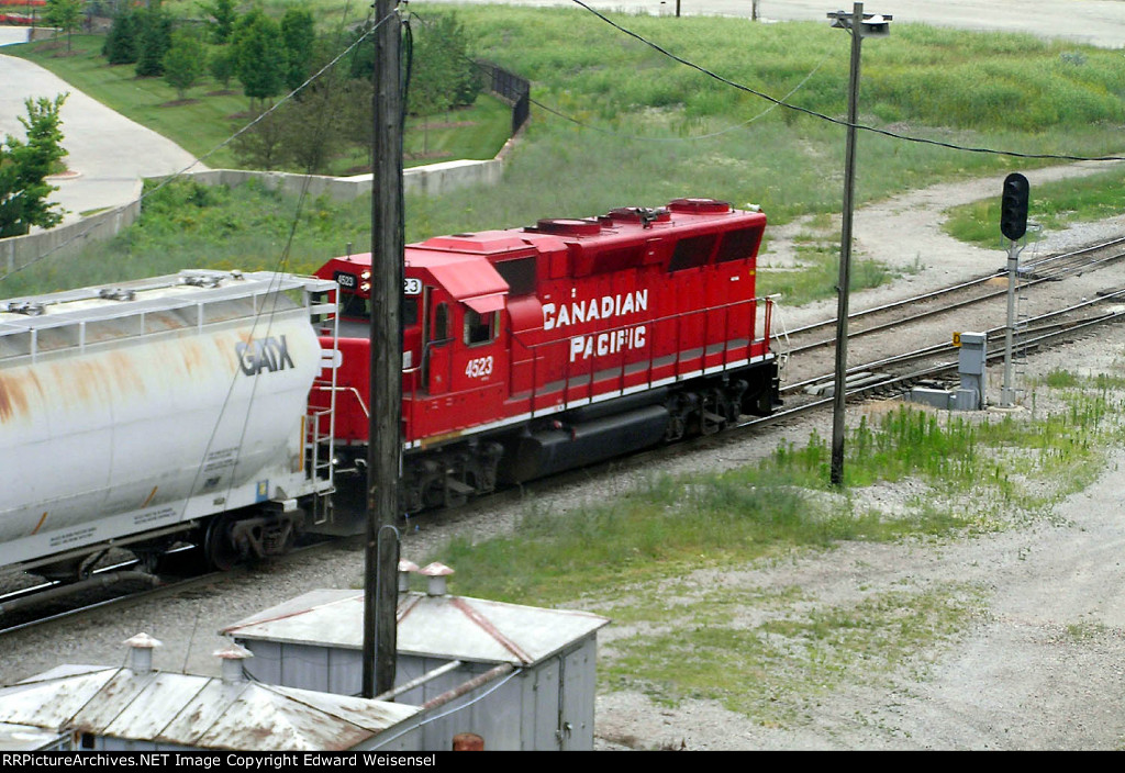 2nd trick 3 o clock job yanks a string west before classifying them for outbound trains.