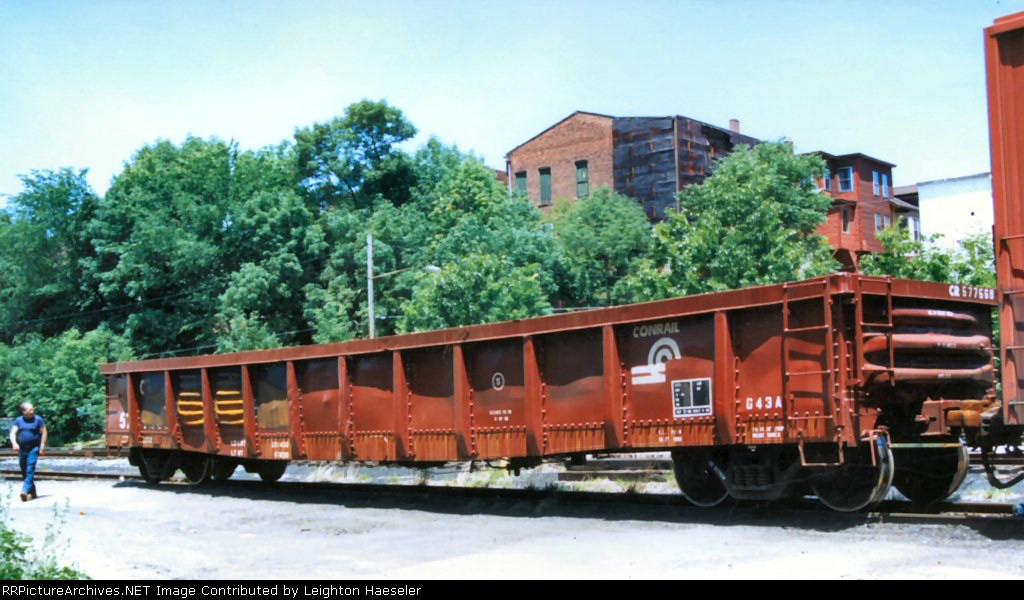 CR 577568 and Railfan