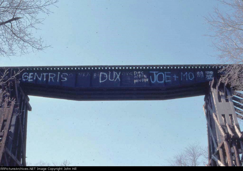 1041-15 MILW Carver bridge