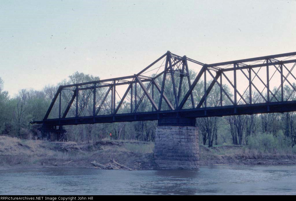 1044-27 MILW Chaska swing bridge across Minnesota River
