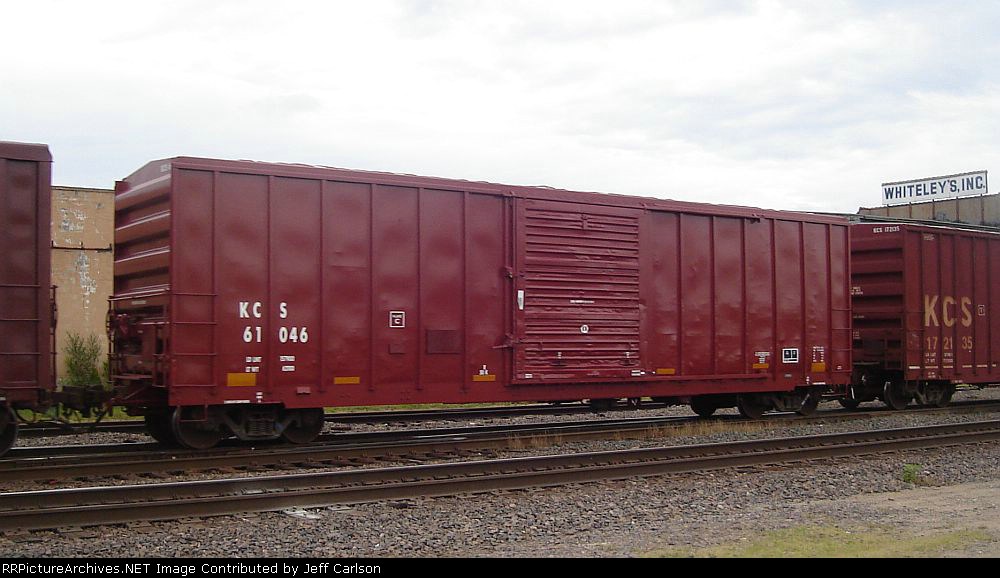 Fresh paint on KCS 61046