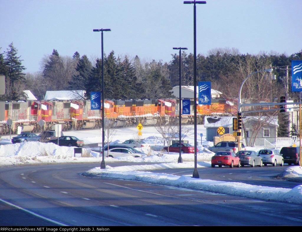 A hell of a SD75M lashup behind a pair of Dash9's