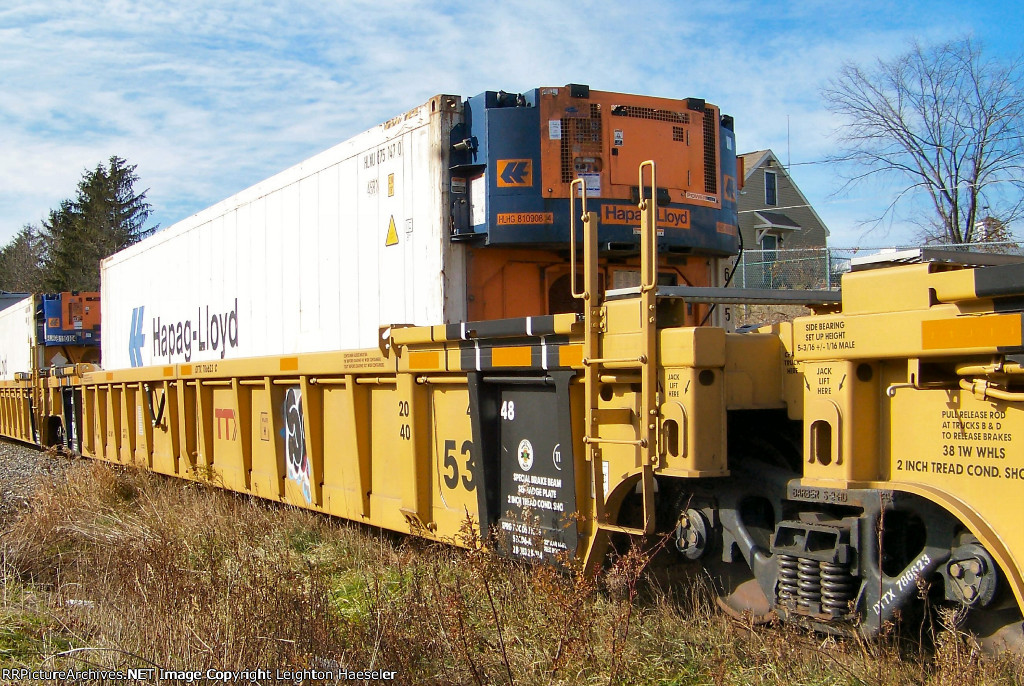 HLXU 675147 loaded on DTTX 786623 unit C