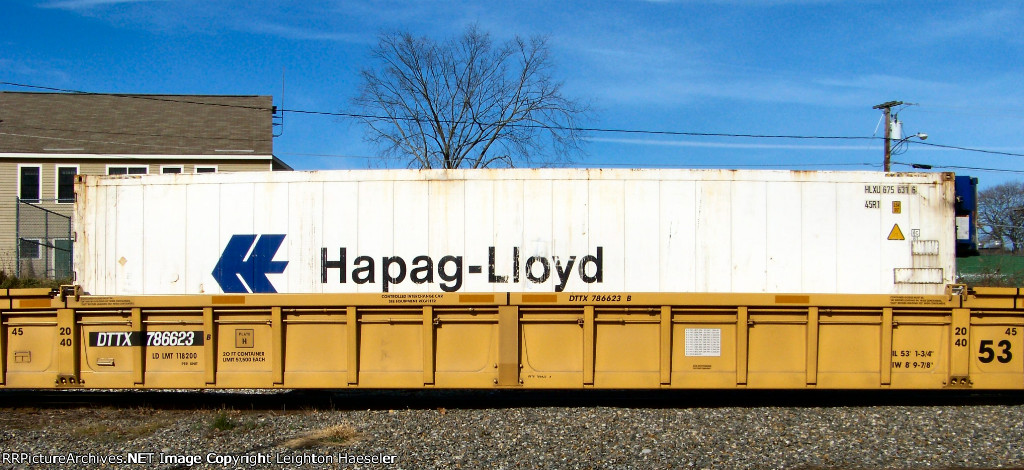 HLXU 675631 loaded on DTTX 786623 unit B