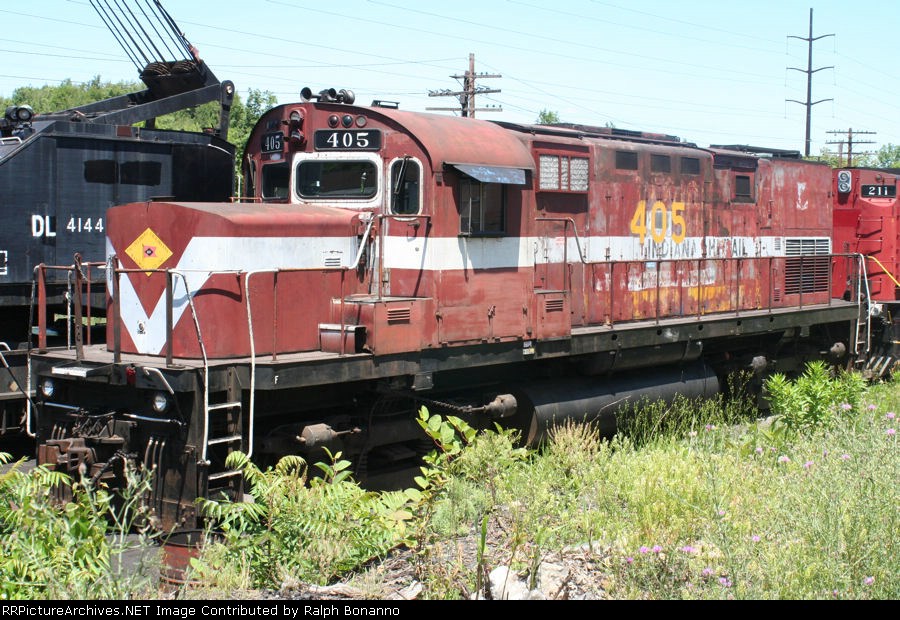 C420 #405 basks in the summer sun.....