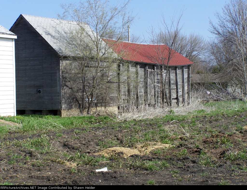Buildings along ROW