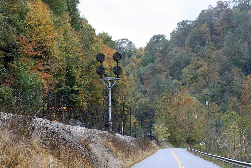 Signals between the 2 tunnels