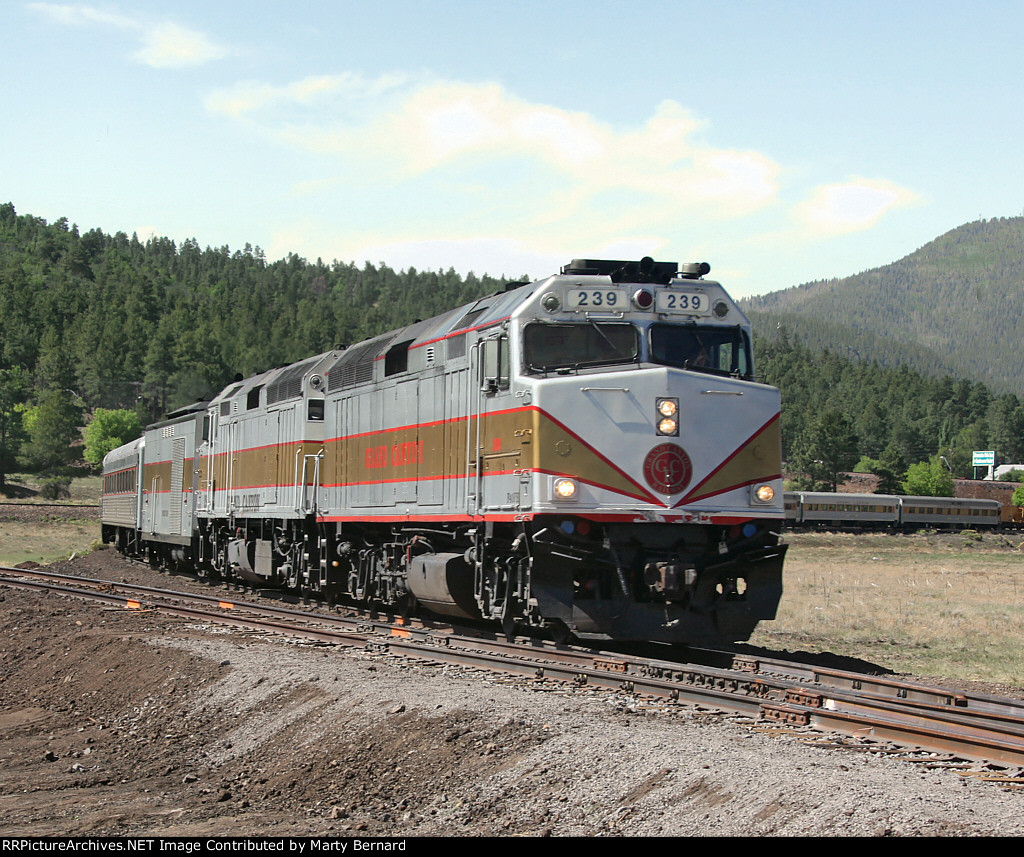 Grand Canyon Railway 239 on Wye Headed North