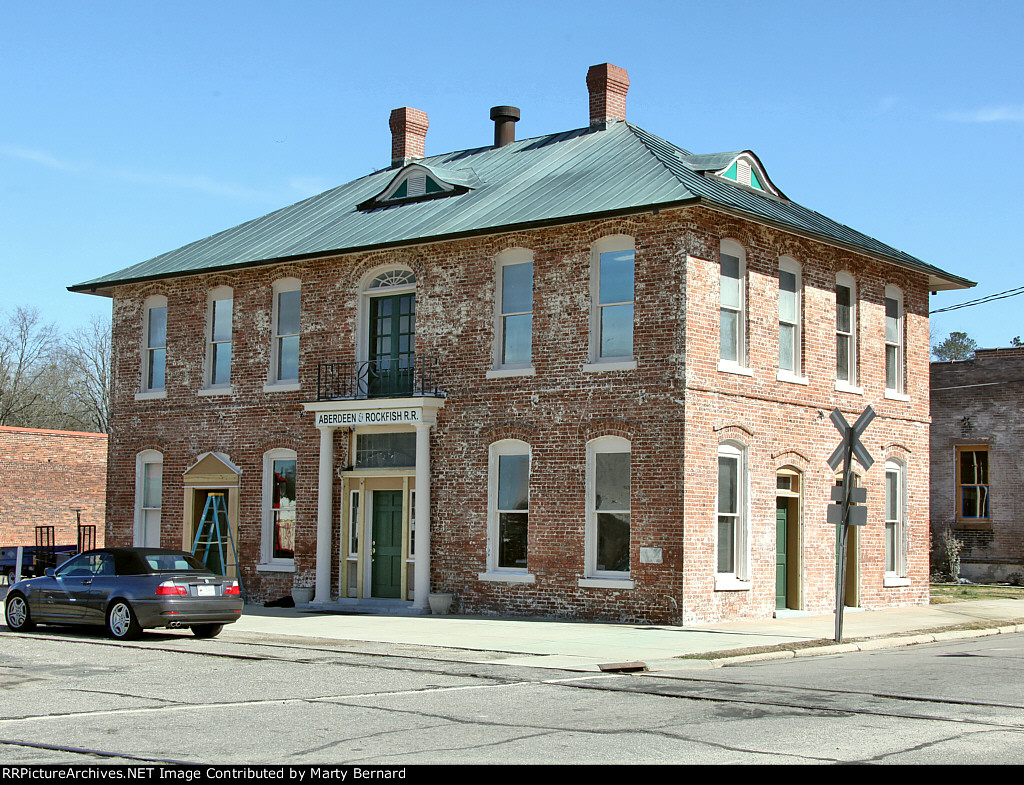 Aberdeen and Rockfish Office Building