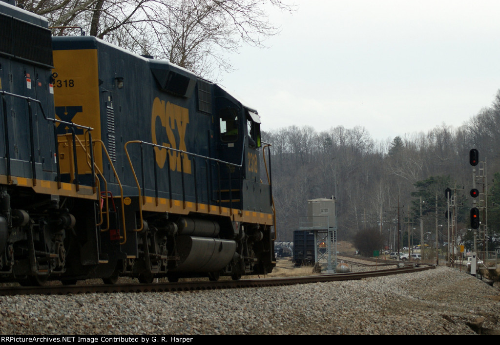 802 - H744 local approaches the w.e. Reusens siding, which it will take for the oil train empties in the distance.