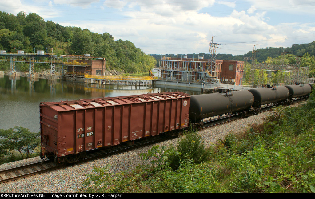 Rear buffer car on eastbound CSX CBR train K08003.