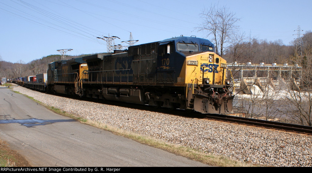 537 - CSXT 17< on Q13629 EB past open flood gates on the Reusens Dam